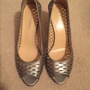 Aquatalia Roxy Peeptoe Pump Size 10 Graphite Pearl